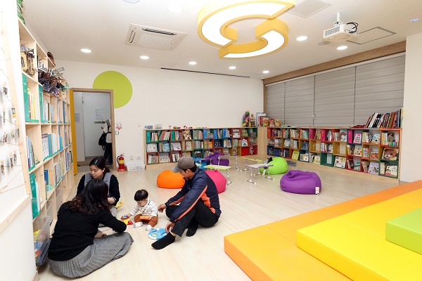 ▲ 이마트는 24일 강원도 삼척시 남양동 삼척 중앙시장에 노브랜드 상생스토어 10호점을 열었다.ⓒ이마트