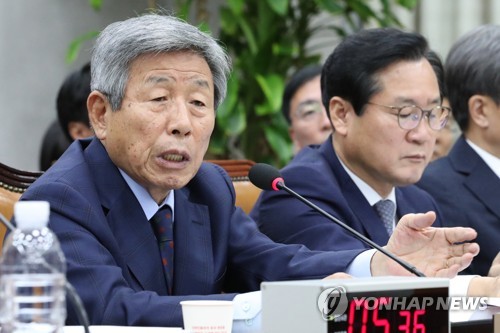 ▲ 유인태 국회 사무총장이 25일 오후 국회에서 열린 운영위 국회사무처 국감에 참석, 의원 질의에 답변하고 있다.ⓒ연합뉴스