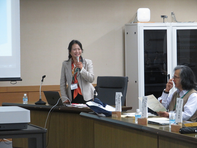 ▲ 도호쿠(東北)대학 가와우치(川内)캠퍼스 문과계종합연구동 11층 대회의실에서 25일 제1회 도호쿠한국학 세미나가 개최됐다. 약 50여명이 참가한 이 세미나는 해외한국학씨앗형사업의 일환으로 진행됐다. 사진은 사업의 연구대표인 이인자 교수가 세미나의 취지를 설명하는 모습. ⓒ도호쿠 대학 제공