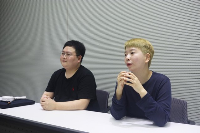 ▲ '프로젝트 8'의 강철 작곡가(좌)와 서다영 작가.ⓒ엠비제트컴퍼니