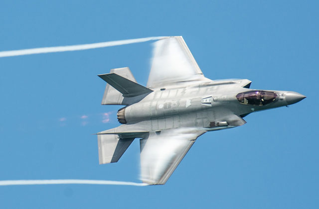 ▲ 선회 비행을 하는 F-35A 스텔스 전투기. ⓒ美국방부 제공.