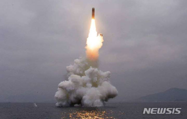 ▲ 북한이 지난 2일 발사에 성공했다고 발표한 SLBM 북극성-3호. ⓒ뉴시스. 무단전재 및 재배포 금지.