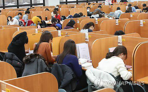 ▲ 대학 기숙생들의 야간 통행금지(통금) 규정 폐지 요구가 대학가에서 빗발치고 있다.ⓒ연합뉴스