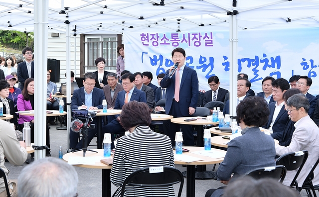 ▲ 지난 4월 공원일몰제 시행에 대비해 운영한 현장소통시장실 모습.ⓒ대구시