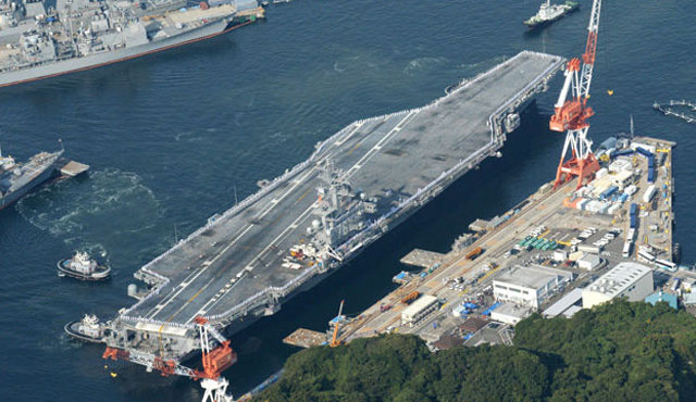 ▲ 일본 요코스카 미군기지에 들어와 수리를 받는 핵추진 항공모함. ⓒ연합-교도. 무단전재 및 재배포 금지.