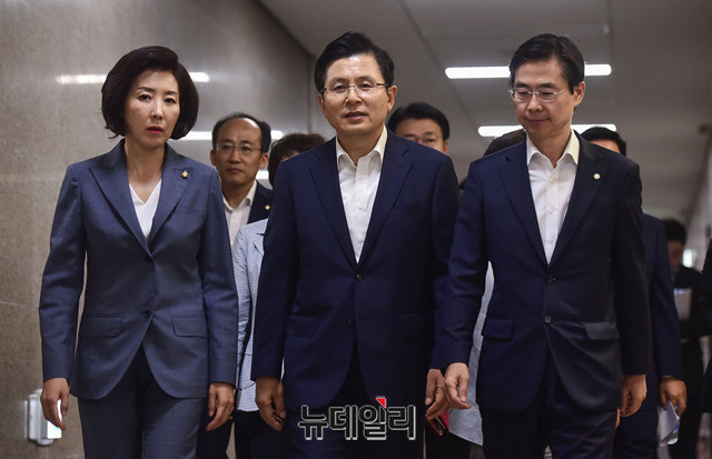 ▲ 황교안 자유한국당 대표, 나경원 원내대표, 조경태 최고위원 및 지도부가 지난 8월 최고위원회의에 입장하고 있다. ⓒ박성원 기자