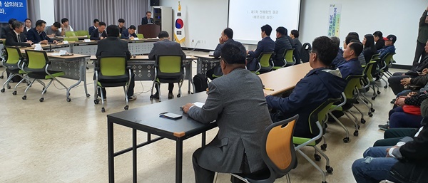 ▲ 충북 ‘청주시 장기미집행 도시계획시설 난개발 대책 거버넌스’는 4일 청주시도시개발재생센터에서 전날 오후 늦게까지 이어진 제8차 전체회의에서 구룡공원 개발과 관련해 새로운 안을 확정, 청주시가 다음 주에 개발자측과 협의하도록 했다.ⓒ청주시