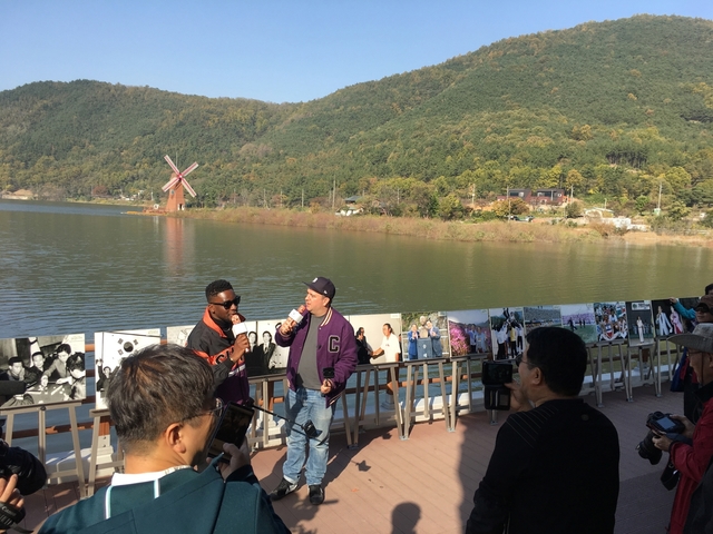 ▲ 방송인 샘 해밍턴, 샘 오취리씨가 지난 1일과 2일 달성군을 찾아 달성 유명 관광지를 홍보했다.ⓒ달성군