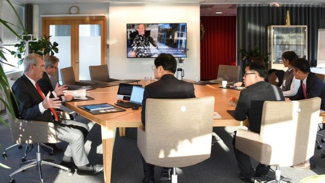 ▲ 이춘희 시장이 6일(현지시간) 스톡홀름 광역청(Region Stockholm)을 방문해 인구증가에 따른 신도시 개발 및 대중교통체계 및 인프라 공급 노하우를 공유하고 세종시와 스톡홀름시 간 협력방안을 논의했다.ⓒ세종시