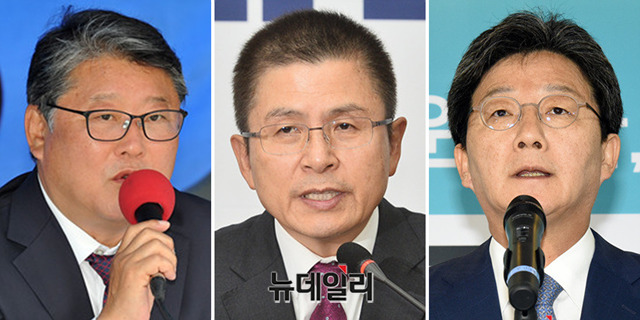 ▲ 보수대통합 논의 두고 황교안 자유한국당 대표가 고민에 빠졌다. 왼쪽부터 조원진 우리공화당 공동대표, 황교안 자유한국당 대표, 유승민 변혁 대표. ⓒ박성원 기자