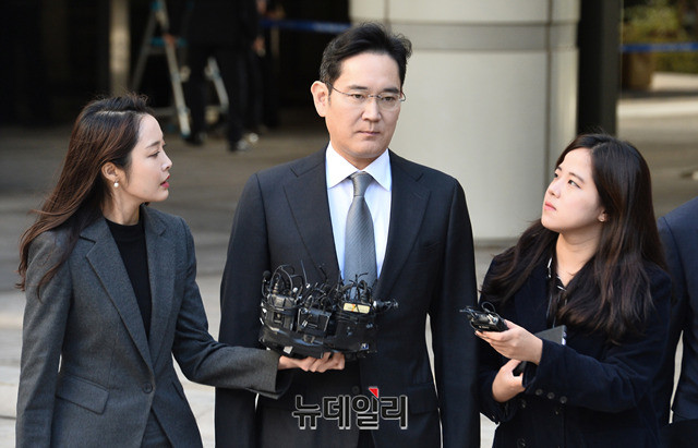 ▲ 이재용(51) 삼성 부회장이 지난달 25일 서울고법 형사1부 심리로 열린 본인의 파기환송심에 출석하고 있다. ⓒ박성원 기자