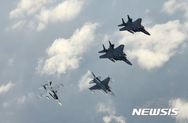 ▲ 2016년 말 실시했던 비질런트 에이스 훈련의 일부 모습. ⓒ뉴시스. 무단전재 및 재배포 금지.