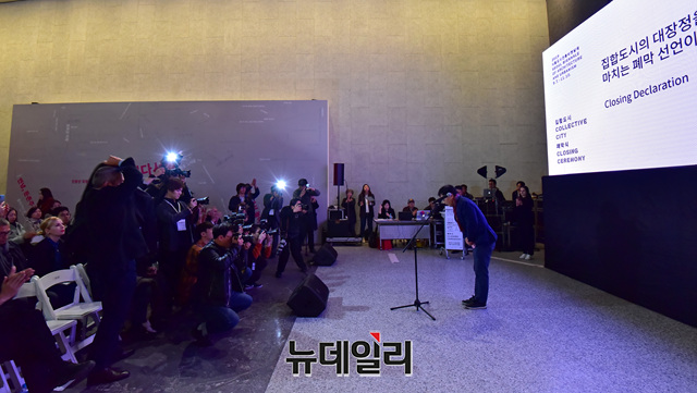 ▲ 폐막선언하는 김영준 운영위 부위원장