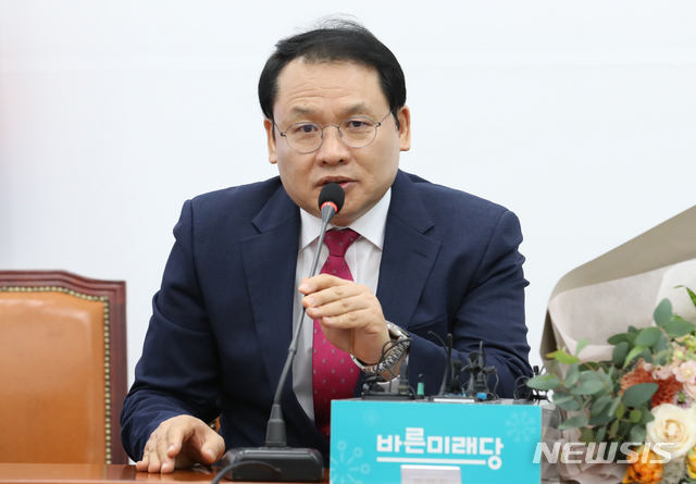 ▲ 강신업 바른미래당 신임 대변인이 10일 논평을 통해 조국(54) 전 법무부 장관의 검찰 소환을 촉구했다. ⓒ뉴시스