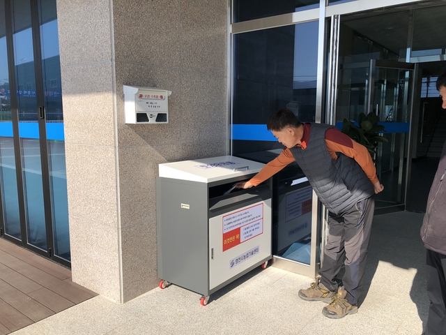 ▲ 영천시(시장 최기문)는 11일부터 읍·면·동 농업인상담소에 토양검정 의뢰용 토양우체통을 설치해 운영에 들어간다.ⓒ영천시