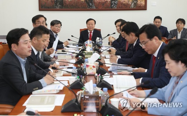 ▲ 11일 오전 국회에서 열린 예산결산특별위원회 예산안조정소위원회에서 김재원 위원장(가운데)이 회의를 주재하고 있다.ⓒ연합뉴스