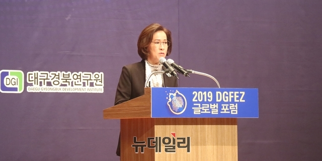 ▲ ‘2019 DGFEZ 글로벌 포럼’에서 이인선 대구경북경제자유구역청장이 개회사를 하고 있다.ⓒ뉴데일리