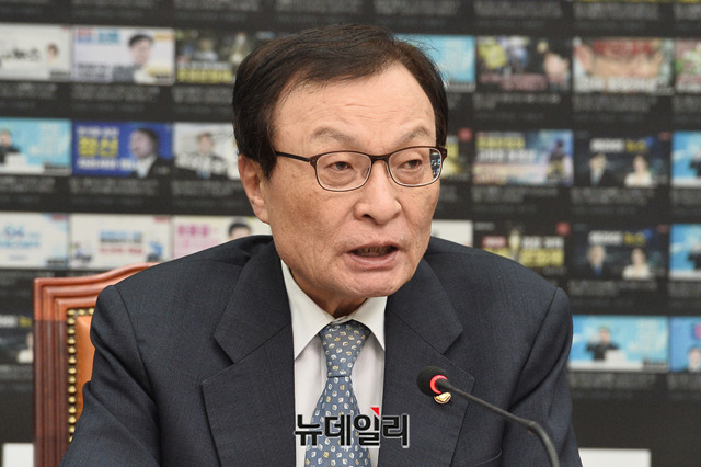 ▲ 이해찬 더불어민주당 대표가 11일 오전 국회에서 열린 최고위원회의에서 모두발언을 하고 있다.
ⓒ박성원 기자