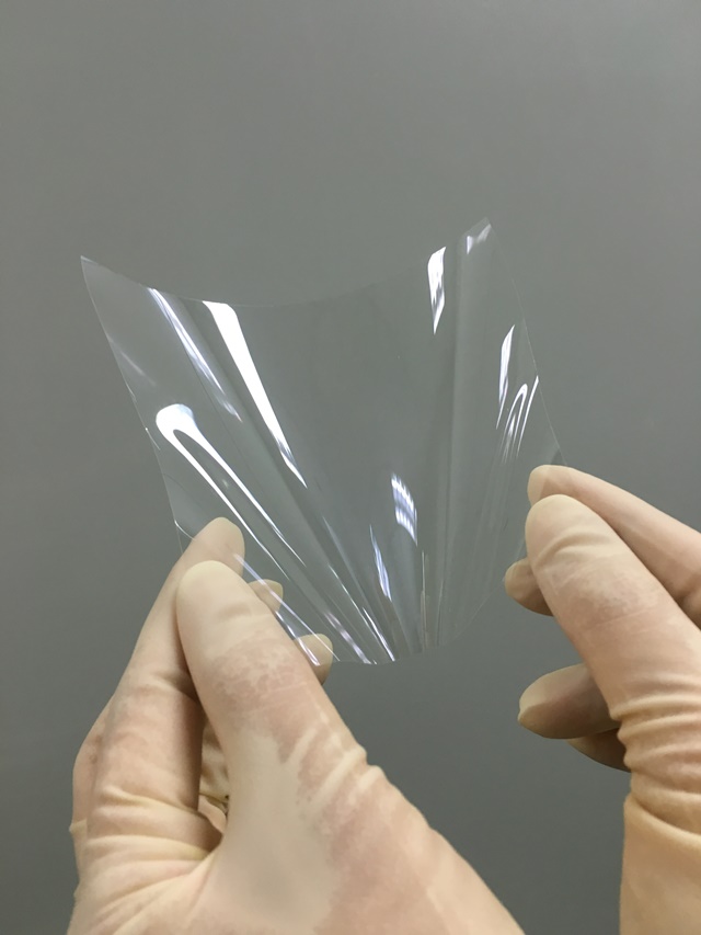 ▲ 코오롱인더스트리가 개발한 투명PI필름 'CPI®필름'. ⓒ코오롱인더스트리