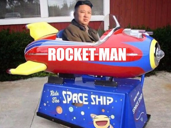 ▲ 2017년 9월 트럼프 대통령이 유엔 총회에서 김정은을 '로켓맨'이라고 칭한 뒤 인터넷에 떠돌아 다니던 밈(meme). 이후 김정은과 '최고존엄(Supreme Leader)'이라는 단어는 세계적으로 조롱하는 말로 쓰이게 됐다. ⓒ트위터 캡쳐.