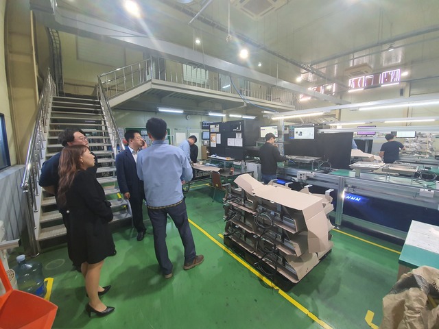 ▲ 경북 소재부품종합기술지원단은 사전 수요 조사를 통해 신청한 총 15개 기업 중 소재부품 핵심 분야에 속하는 반도체, 디스플레이 기업을 찾아 현장 기술자문에 나섰다.ⓒ경북도