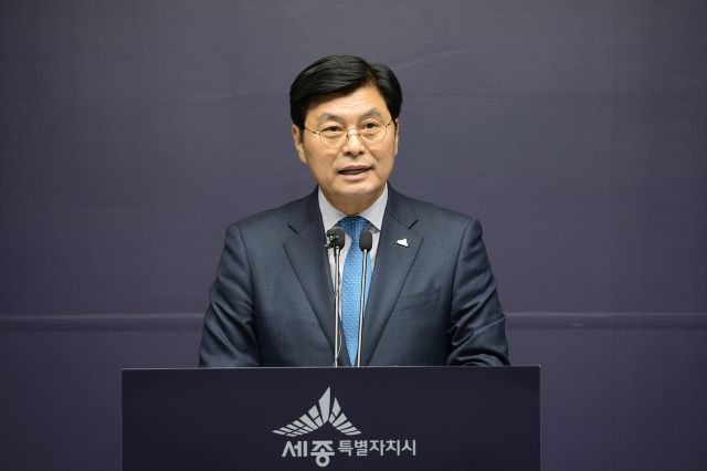 ▲ 이춘희 세종시장이 14일 정례브리핑을 열어 “세종시가 로컬푸드와 연계한 ‘사회적 농업’ 실현에 나서기로 했다”고 밝히고 있다.ⓒ세종시