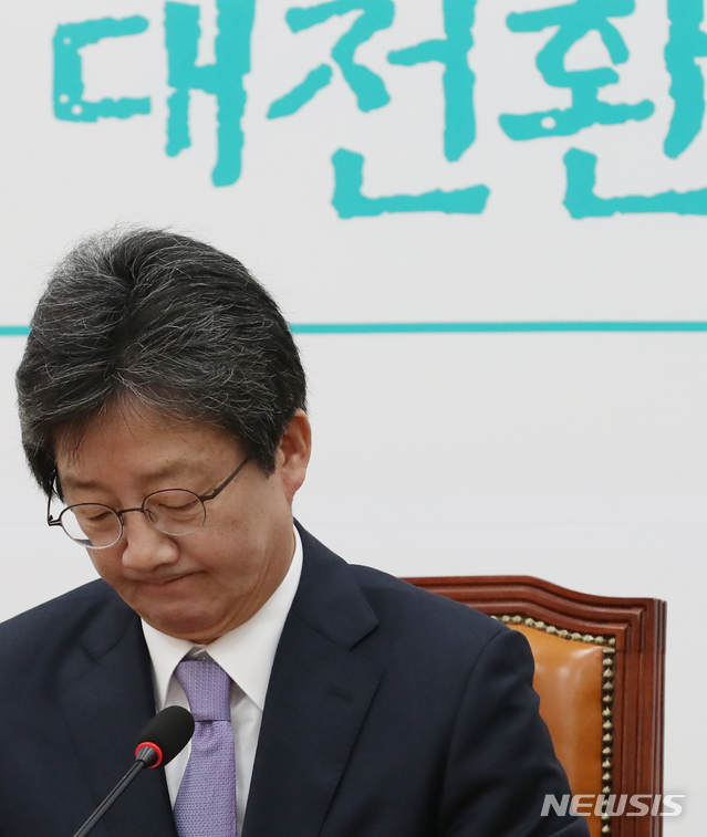 ▲ 유승민 의원이 14일 변혁 비상회의에 참석해 잠시 생각에 잠겼다. ⓒ뉴시스