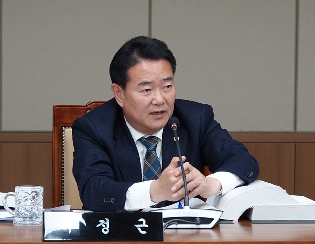 ▲ 지정근 충남도의원이 14일 충남도의회 안전건설해양소방위원회의 재난안전실에 대한 행정사무감사에서 질의를 하고 있다. ⓒ충남도의회