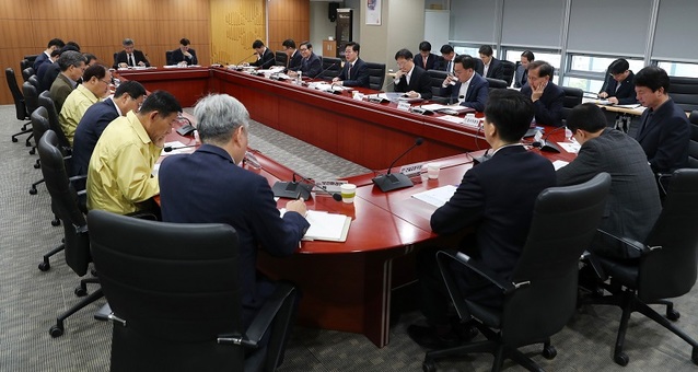 ▲ 양승조 충남도지사가 15일 충남도청에서 실국원장회의를 주재하고 있다.ⓒ충남도