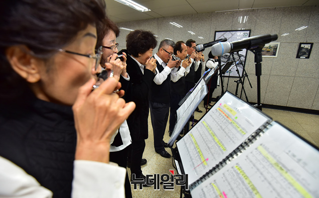 ▲ 하모니카 축하공연.