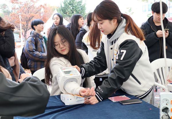 ▲ 서원대가 18~22일 충북지역 고등학생을 초청해 전공체험 정시 입시설명회를 진행하고 있다.
ⓒ서원대