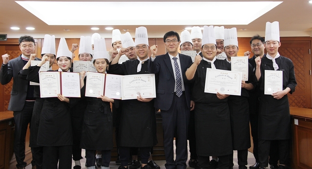 ▲ 영남이공대 식음료조리계열이 향토식문화대전&국제탑쉐프 그랑프리에서 수상을 거뒀다.ⓒ영남이공대