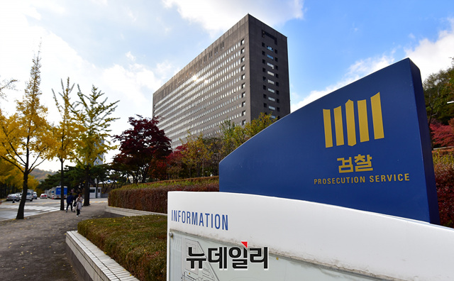 ▲ 윤석열(59·사법연수원 23기) 검찰총장을 배제한 '조국(54) 전 법무부 장관 수사팀'을 제안한 법무부 간부들에 대해 검찰이 수사에 들어갔다. ⓒ정상윤 기자