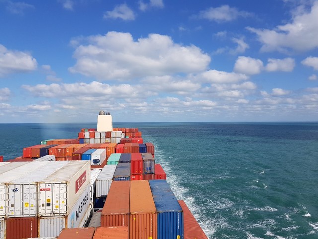 ▲ 항해 중에 선교(브릿지)에서 바라본 현대리스펙트호 선미.ⓒ엄주연 뉴데일리경제 기자