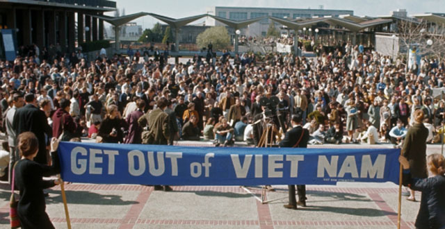 ▲ 1969년 UC버클리대에서 열린 베트남전 철수촉구 시위. 당시 미국 내에서는 