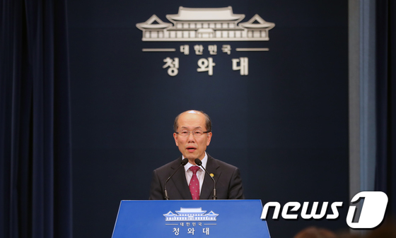 ▲ 김유근 국가안보실 1차장이 22일 오후 청와대 춘추관에서 한일 군사정보보호협정(GSOMIA·지소미아) 종료 여부 관련 브리핑을 하고 있다. ⓒ뉴스1