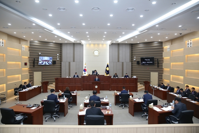 ▲ 이병환 군수가 지난 22일 열린 ‘제245회 성주군의회 제2차 정례회’ 시정연설을 통해 2020년도 군정방향을 밝히고 있다.ⓒ성주군