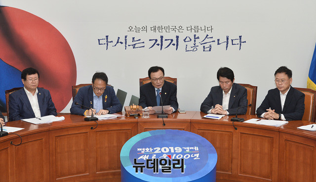 ▲ 민주당이 청년들의 표심을 잡는다며 모병제, 청년신도시, 청년전월세 지원에 이어 청년세 도입을 검토하고 있다. ⓒ박성원 기자