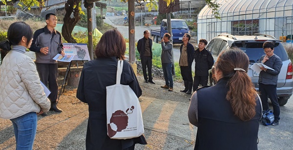 ▲ 지난 8월 열린 충북 괴산군 감물면 신기마을 현장평가 모습.ⓒ괴산군