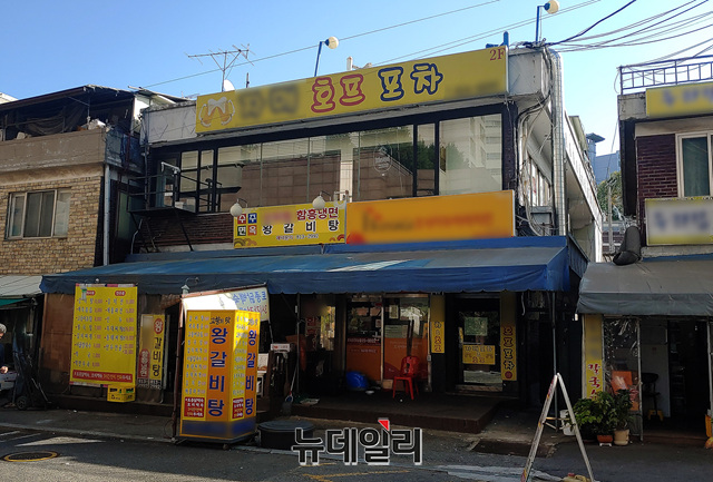 ▲ 김의겸 전 청와대 대변인은 '투기 논란'이 일었던 흑석동 9구역 주택을 매각한다고 밝혔다. 그는 매각 뒤 남은 차액은 전액 기부하고 그 내역을 공개하겠다고 했다. 매각 이유에 대해서는 문재인 정부의 정책 성공을 위해서라고 했다. ⓒ뉴데일리 DB