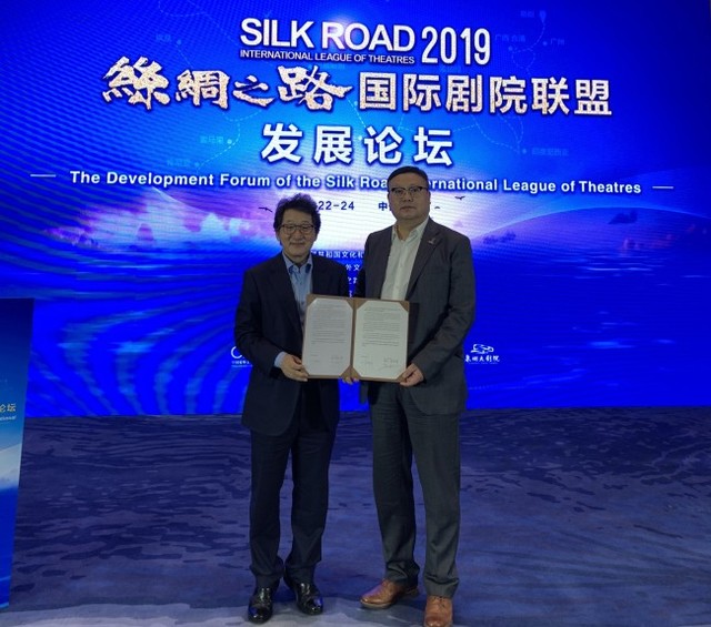 ▲ 유인택 예술의전당 사장(왼쪽)과 장리(张利) CPAA Theaters 대표.ⓒ예술의전당
