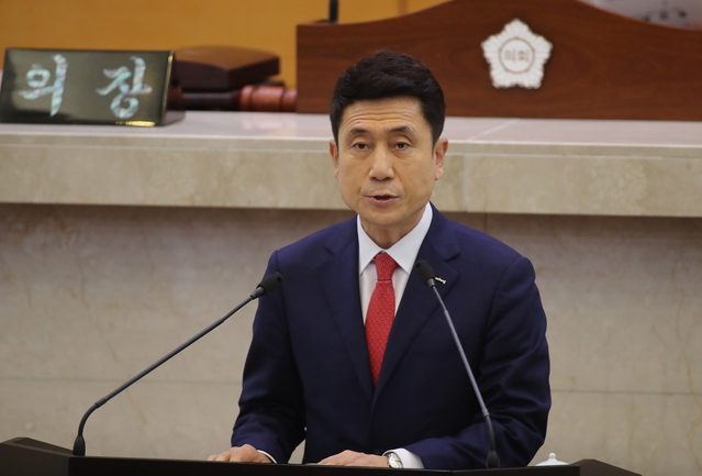 ▲ 이강덕 포항시장이 2일 시의회 제267회 정례회 시정연설을 통해 '시민과 함께 새로운 포항을 향한 출발'에 역점을 뒀다.ⓒ포항시