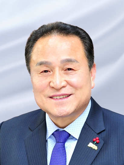 ▲ 구속된 김영만 군위군수 석방 탄원서에 권영진 대구시장과 이철우 경북도지사,김주수 의성군수 등이 서명한 것으로 알려지면서 논란을 빚고 있다.ⓒ군위군