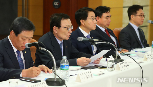 ▲ 이해찬 더불어민주당 대표가 3일 서울 강남구 건설회관에서 열린 국가균형발전 및 지역경제 활성화를 위한 더불어민주당-건설업계 정책간담회에서 모두발언하고 있다.ⓒ뉴시스