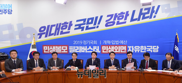 ▲ 이인영 더불어민주당 원내대표가 3일 오전 국회에서 열린원내대책회의·상임위 간사단 연석회의에서 모두발언을 하고 있다. ⓒ박성원 기자