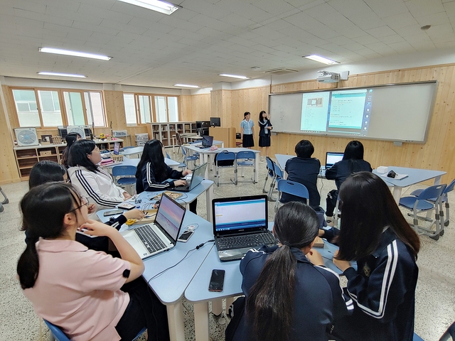 ▲ 대구시교육청이 과학·정보·수학 교과 위주 융합교육을 내년부터 인문·예술 등 전교과로 확대전환하고 상상제작소 구축 및 운영, 창의융합교육 플랫폼 구축 등을 추진할 계획이다.ⓒ대구교육청