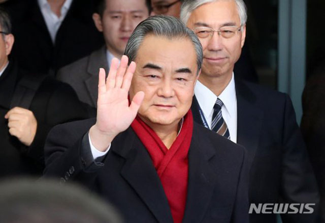 ▲ 왕이 중국 외교부장이 4일 인천공항을 통해 입국했다. 왕이 부장은 5일 문재인 대통령과 면담을 가질 예정이다. ⓒ뉴시스. 무단전재 및 재배포 금지.