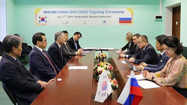 ▲ 업무 협약을 통해 한의약 교육 정규 프로그램 개설과 교수 인력 연수 프로그램 운영, 학술대회 등 각 기관의 협력과 지원을 위한 간담회를 진행하고 있다.ⓒ대구한의대