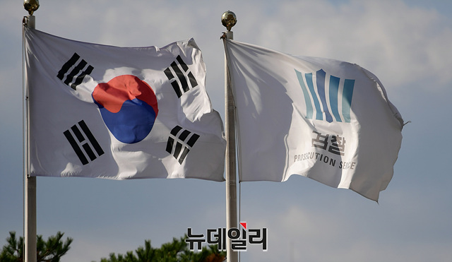 ▲ '유재수 비위 감찰 무마' 의혹과 관련, 검찰이 4일 청와대 대통령비서실 압수수색에 착수했다. ⓒ정상윤 기자