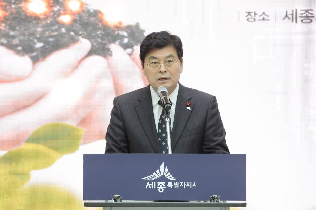 ▲ 이춘희 시장이 5일 시청 중정에서 있은 정례브리핑을 가진 자리에서 국회 세종의사당 설계비 10억 원과 관련한 설명하고 있다.ⓒ세종시